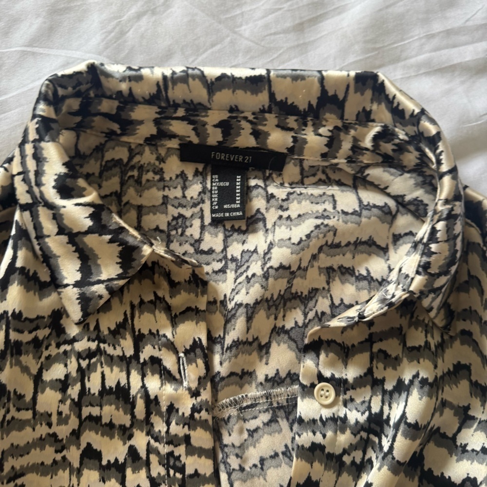 Forever 21 Silky Long Sleeve Button Up Blouse | Abstract Black & White Print | M - Picture 4 of 5